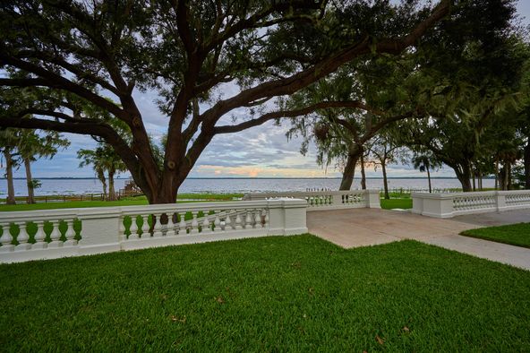 3111 Masterpiece Rd, Lake Wales, FL 33898